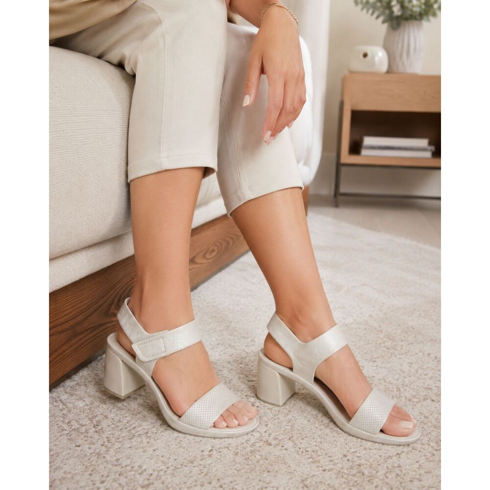 Naturalizer Heeled Sandals 8.5 Chunky Modern Comfort Minimalist Cream Genn Rise